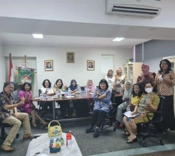 priyadi abadi bersama ibu-ibu bakamla